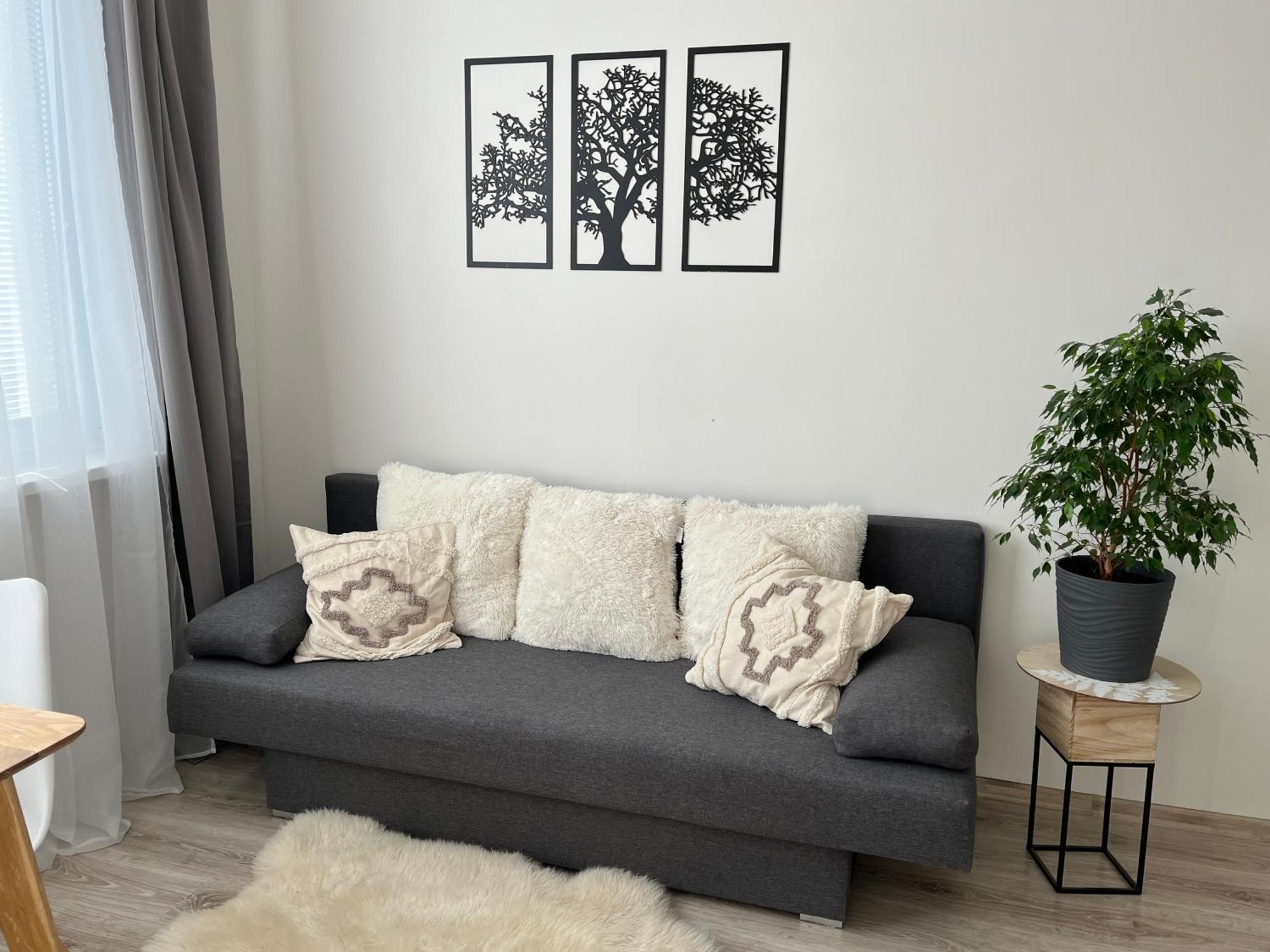 Sunny Minimalistic Flat Near Metro Opatov Apartment - Prague — Photos 1